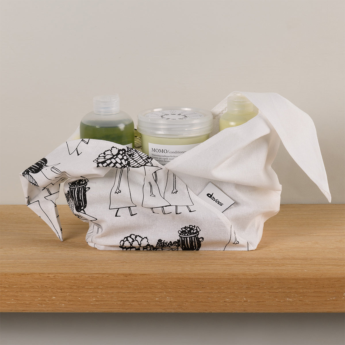 Essentials Beauty Bag Limited edition Essentials beauty bag Davines